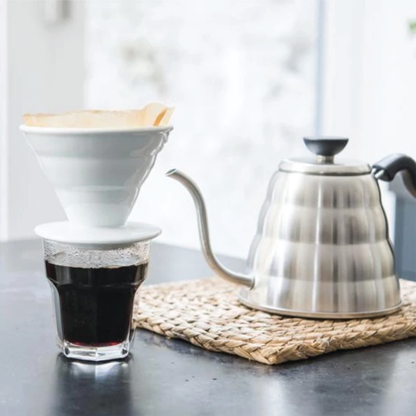 HARIO V60 Ceramic Dripper Coffee Maker 01 / 02